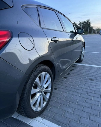 Opel Astra cena 26000 przebieg: 267000, rok produkcji 2012 z Tłuszcz małe 154